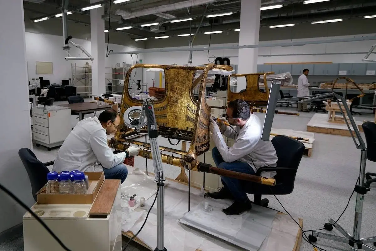 conservation-lab-grand-egyptian-museum