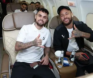 (عکس) ژست و فیگور خاص نیمار در راه تهران