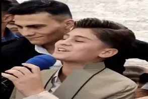 آواز محلی؛ پسر کرد جذاب یه عروسی رو با صداش به وجد آوورده مجلس داغه بنازم