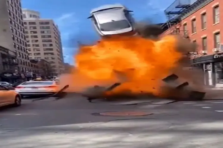 معماری طبیعت؛ لوله گاز زیر زمین از گرمای زیاد ترکید رو زمین قیامت به پا شد