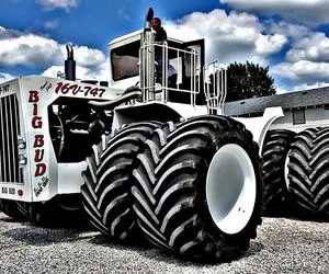 ماشین های پرشگفت؛ غولپیکر ترین تراکتور جهان که ندیدیش یارو با سر رفته تو لاستیک