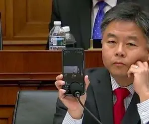 نماینده کنگره آمریکا: باید اول به متحدانمان واکسن کرونا بدهیم نه ایران