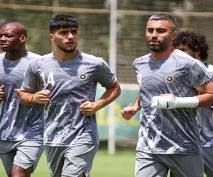 سپاهان برابر هوادار با تیم نصفه نیمه