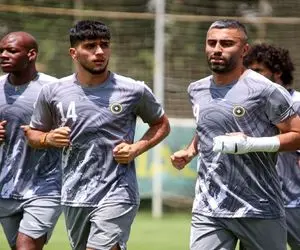 سپاهان برابر هوادار با تیم نصفه نیمه