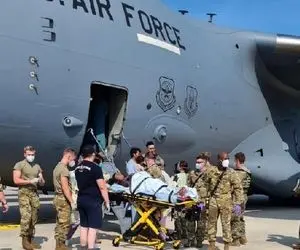 (عکس) ماجرای زایمان زن افغانستانی در هواپیمای نظامی آمریکا