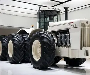 ماشین لوکس؛ بزرگترین تراکتور جهان که 6 تا چرخ هیولایی داره با چرم گاو نر ساخته شده