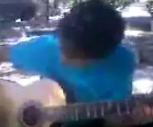 آواز جگرسوز؛ پسره سر قبر برادرش یه آرزو دارم تو سینه میخونه یکم زجه میزنه باز میخونه