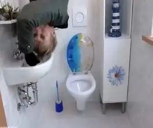 ساخت آلمان؛ خونه ی وارونه ساختن که تو دستشوییش باید برعکس بایستی موقع خوابم بیداری