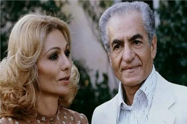 سفر به ایام قدیم 1342؛ دکتری افتخاری خنده دار به فرح دیبا توسط محمدرضا پهلوی