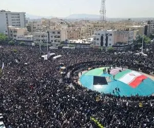 تصویر هوایی پربازدید از مراسم تشییع شهدا در میدان انقلاب تهران