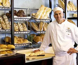 ویدیو جنجالی نانوای تهرانی ؛ نوای تهرانی چه می کند؟