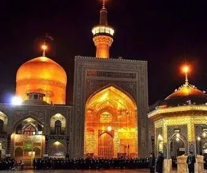 آواز خیابانی؛ آقاهه چه با اشک و سوز آهنگ آمده ام ای شاه پناهم بده رو تو حرم میخونه