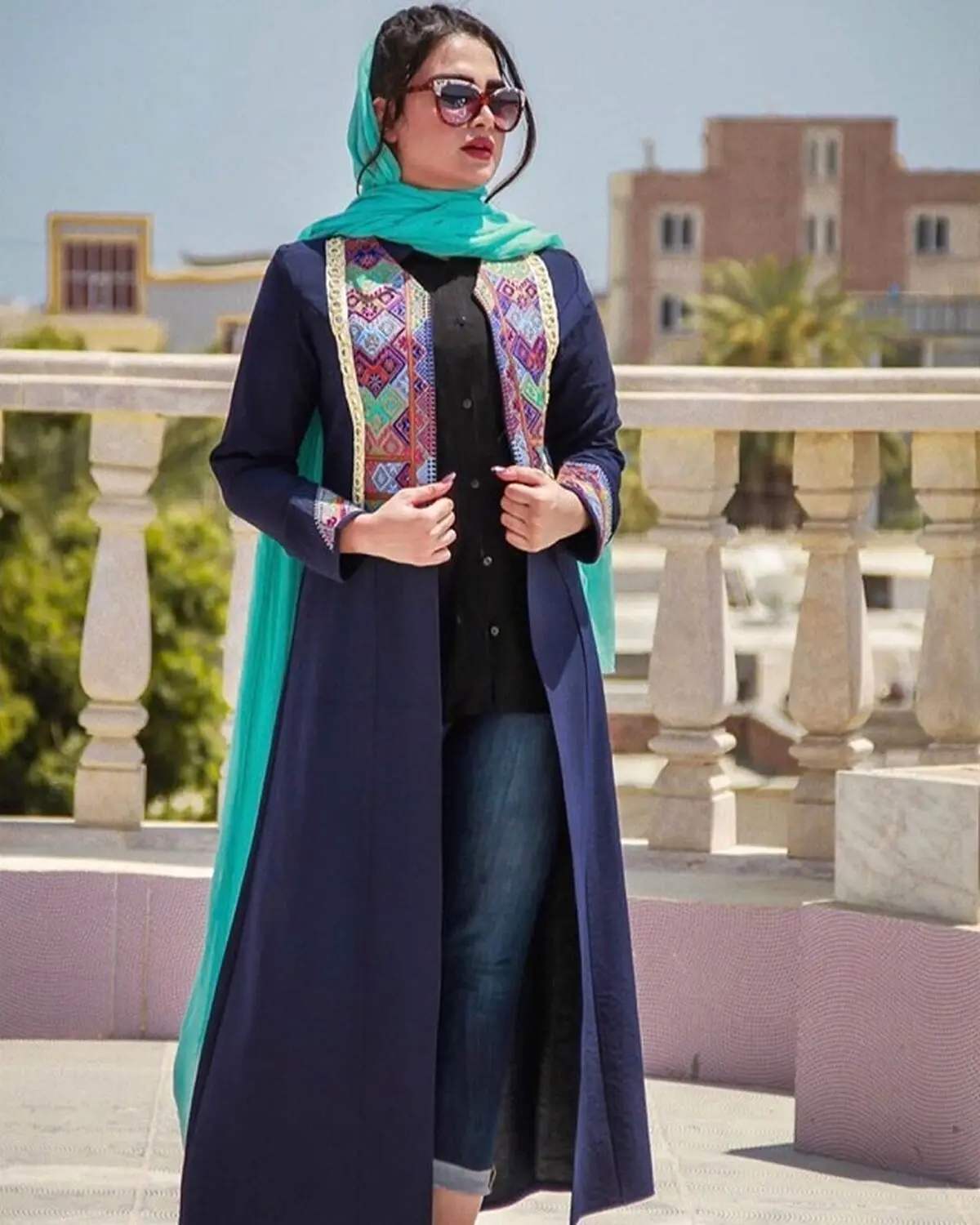 مانتو فیروزه ای