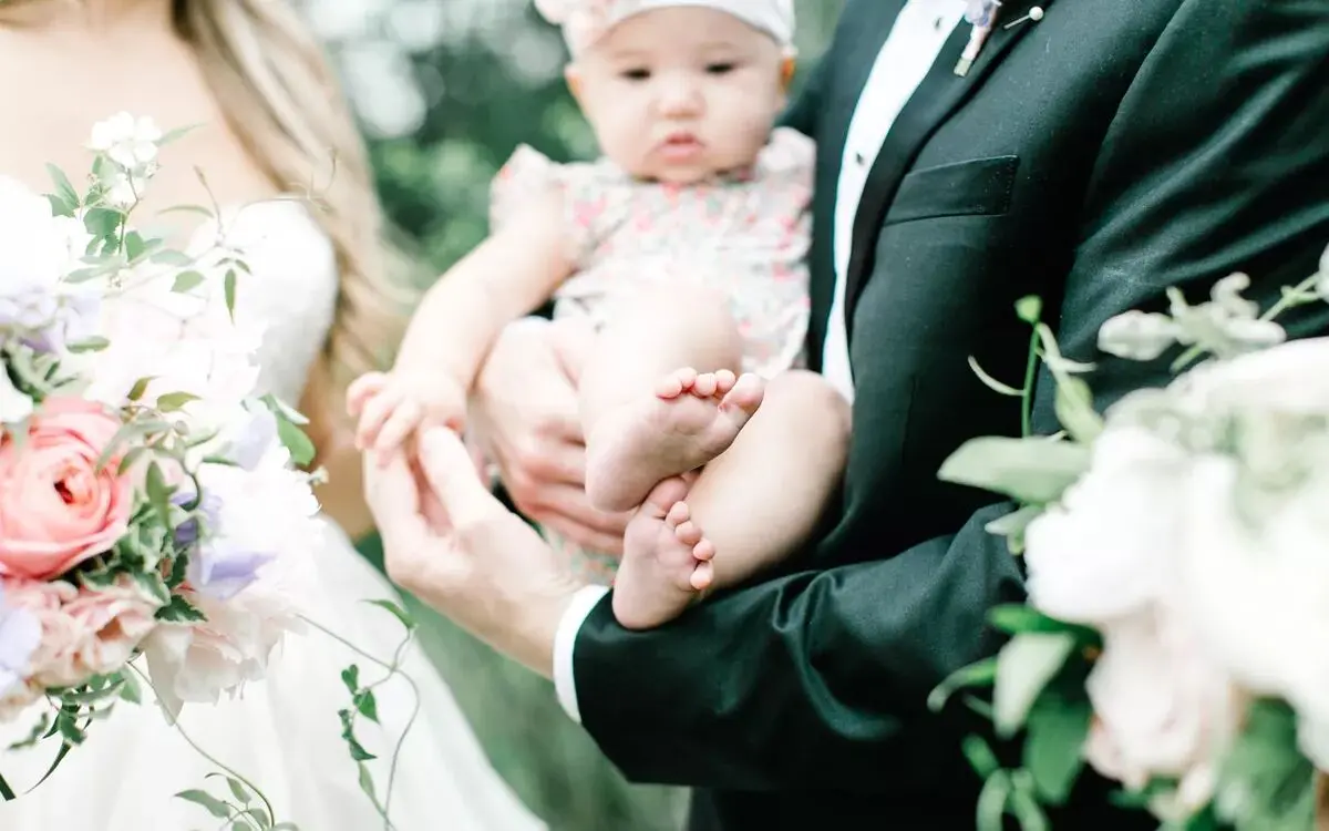 __opt__aboutcom__coeus__resources__content_migration__brides__public__brides-services__production__2016__12__01__5840497ed0e168b04fcef0e4_06-Family-Focused-Lowell-Michigan-Backyard-Wedding-Vienna-Glenn-d5d7deb4045c