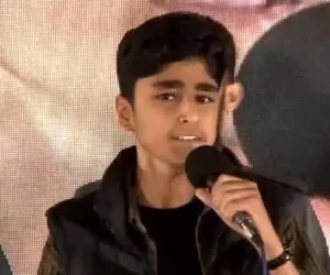 آواز محلی؛ رقص علی طولابی وقتی داره میخونه و چیزی نمونده که حضار رو هم بلند کنه