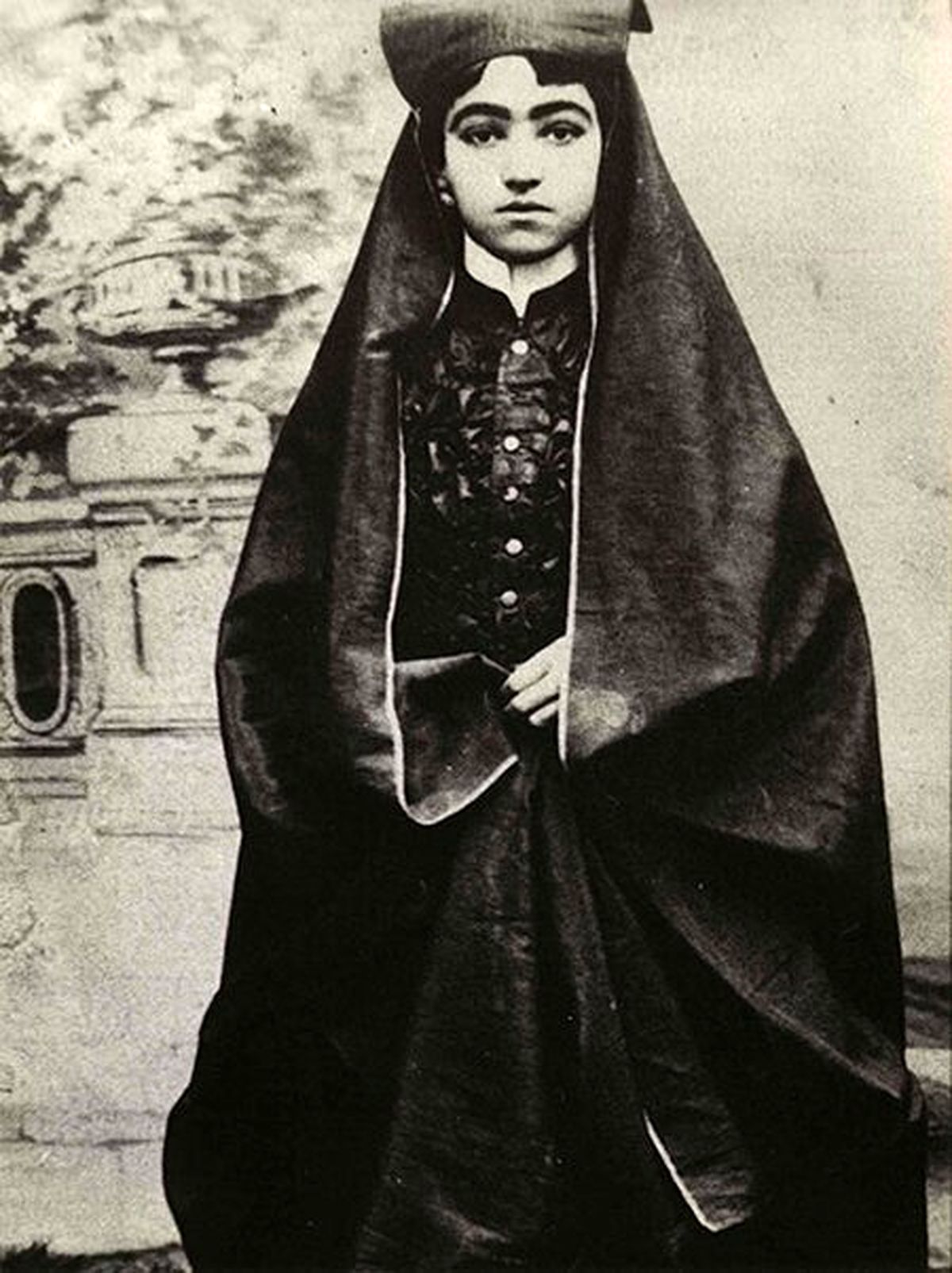 زن قاجار با چادر