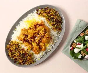 آشپزی حرفه ای؛ ترفند های خوشمزه تر شدن زرشک پلو چطور بوی زهم مرغ رو بگیریم؟