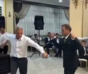 آواز شاد؛ گرد و خاک و غوغای پیرمرد اسکلتی وسط تالار امون از جوونا گرفته