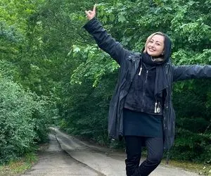 نفیسه روشن با لب خند در جنگل های شمال در حال خوشگذرانی!