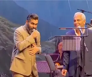 آواز شاد/آواز مدیری ترکیب شده با صدای زندوکیلی همراه با رقصنده های پشتش ترکونده