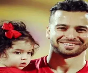 آواز محلی؛ دختر سروش رفیعی یارا تو بغل مامانش تو ماشین دلربا آهنگ لری دی بلال رو خوند