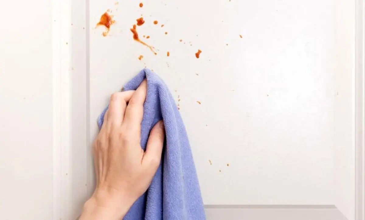 how-to-clean-kitchen-cabinets-01-5653776-d0a16aa1029d4cad9196baa0cccbd0f0-780x470
