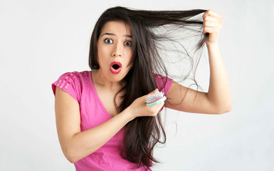 علت ریزش مو در خانم ها چیست و چگونه درمان می شود؟