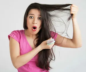 علت ریزش مو در خانم ها چیست و چگونه درمان می شود؟