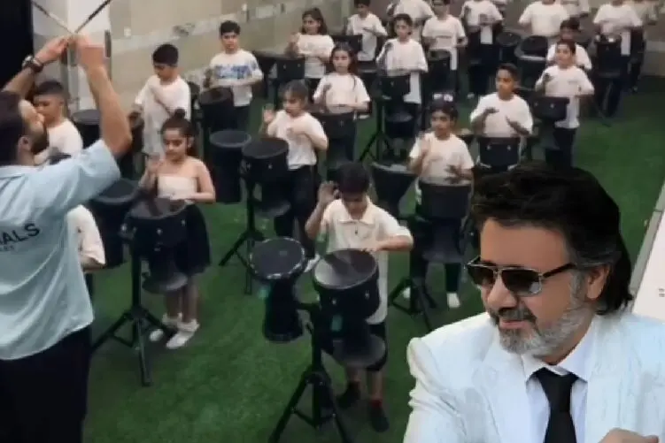 آواز زیبا؛ بچه های کوچک با ترمه و اطلس بیارید معین غوغا کردند