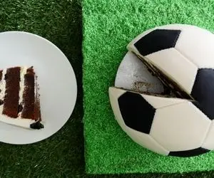 ایده های خلاقانه؛ واسه کیک تولد پسرت دنبال ایده ای؟ این مدل توپ چهل تیکه خیلی خاصه