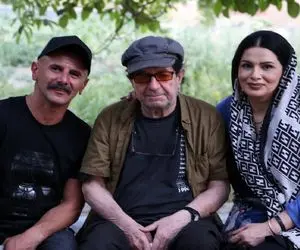 (ویدئو) حضور دردناک امین حیایی زیر تابوت مهرجویی