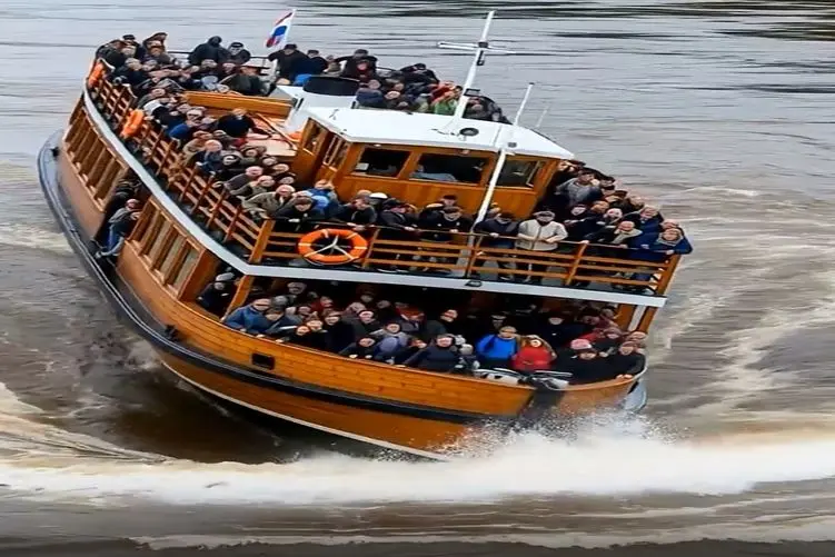 معماری طبیعت؛ سیاهچاله ی دریایی آش رو با جاش خورد