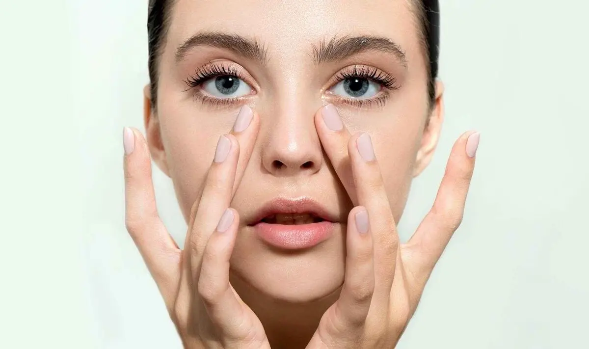 از چه سنی کرم دور چشم بزنیم؟