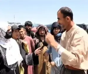 سوتی خندان؛ شهروند افغانی اخراج شده حین مصاحبه تو کشورش یچی میگه روده بر میکنه همه رو