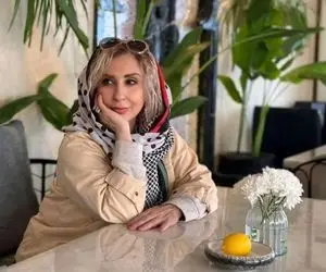 آواز هنرمندانه؛ همخوانی شیک مرجانه گلچین در کنسرت با استایل Black and white