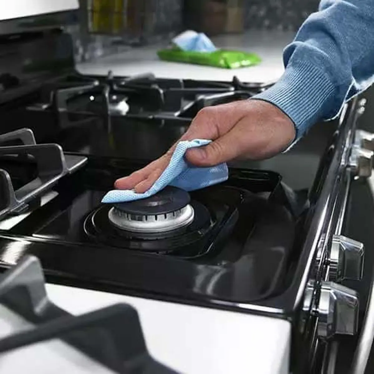 1692610827-how-to-clean-stove-paxanco2