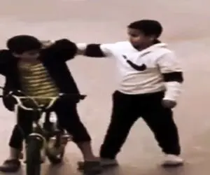 آواز جگرسوز؛ پسر رو بچه ها زدن گریه میکرد یکی اومد پیشش کاری کرد کارستون اشکت درمیاد