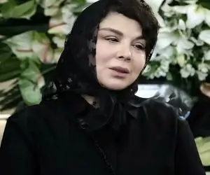 آواز جگرسوز؛ اشک و بی قراری شهره سلطانی در آغوش همسرش برای فوت مادرش دل سنگم آب میکنه