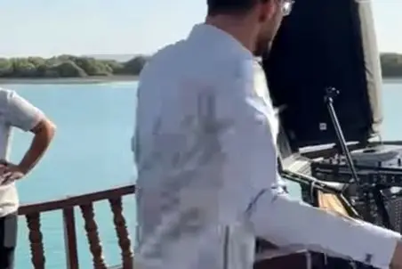 آواز محلی؛ لرزوندن پایین تنه مرد قشمی که تو لنج نگاه همه رو دنبال خودش کشوند با رقصش