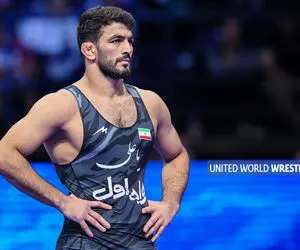 حسن یزدانی کارمند بانک ملی شد؛ اعلام استخدام رسمی با حضور علیرضا دبیر