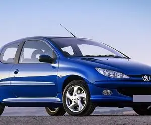 پژو ۲۰۶ تیپ ۵ در بازار ۳۰۰ میلیونی شد!