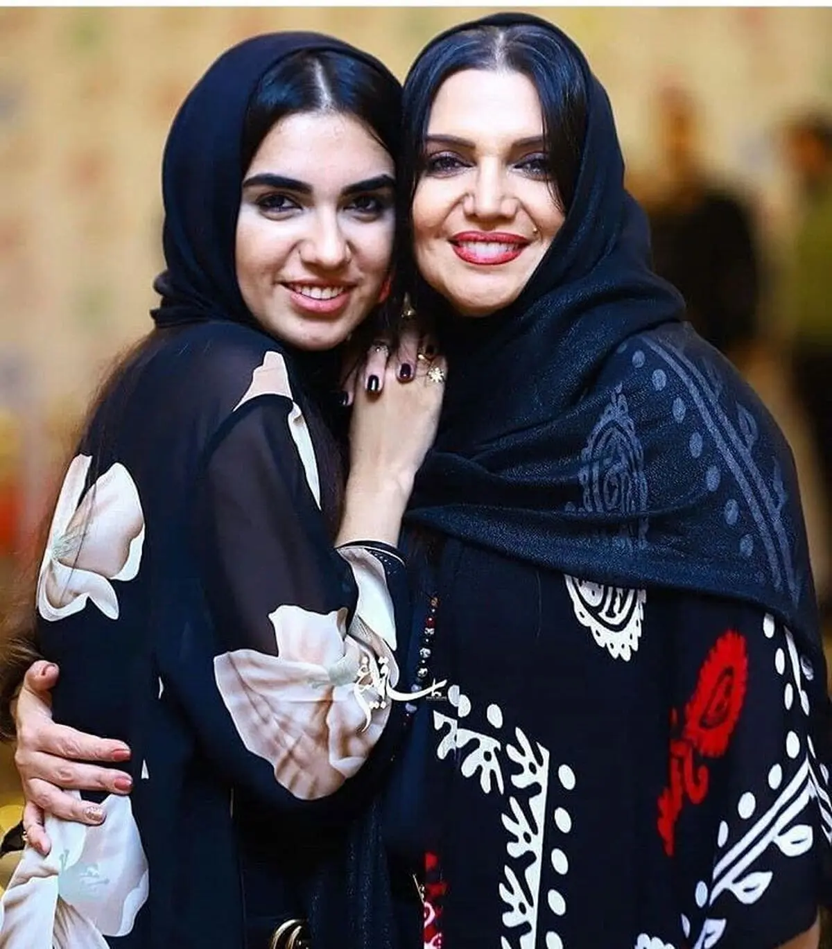 الهام پاوه نژاد و دخترش