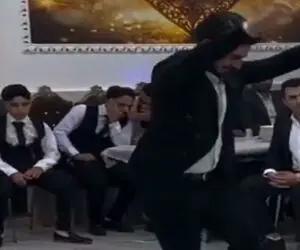 آواز شاد؛ پسر جوون تو تالار با حرکاتش کاری کرد کل هزینه عروسی رو شاباش ریختن سرش