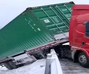 معماری طبیعت؛ زور شیب دره بیشتر بود کانکس تریلی رو دزدید