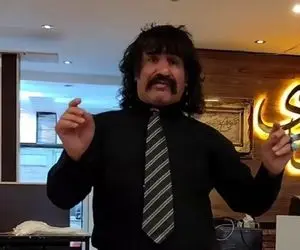 آواز بلرزون؛ آقاهه شبیه بستنی عروسکیه جلدش یجوره واقعیت یچی دیگه آخه رقص با این شمایل