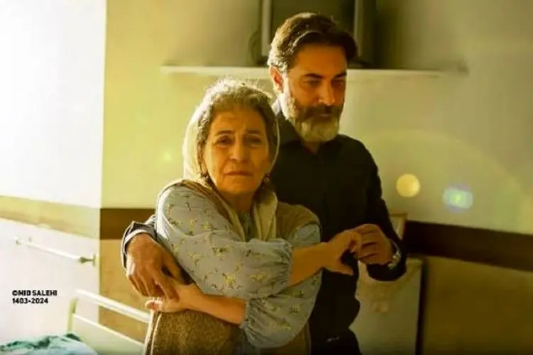 آواز شاد؛ رقص عجیب پارسا پیروزفر و احترام برومند