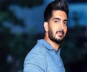 اجرای جذاب آهنگ خاطره‌انگیز گل سرخ ویگن توسط فرزاد فرزین