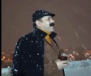آواز خیابانی؛ آقاهه تو برف و بوران چه آهنگ کردی میخونه فقط چایی تو دستش چی میگه 