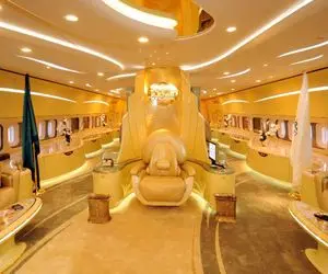 هواپیمای شخصی ترامپ که از نزدیک ببینی امکانات و  ابهتش سه دور قبض روحت میکنه