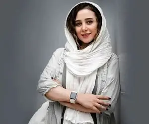 آواز معروفا؛ الناز حبیبی با استایل گنگ تو کنسرت مسعود صادقلو چه دست افشانی میکنه